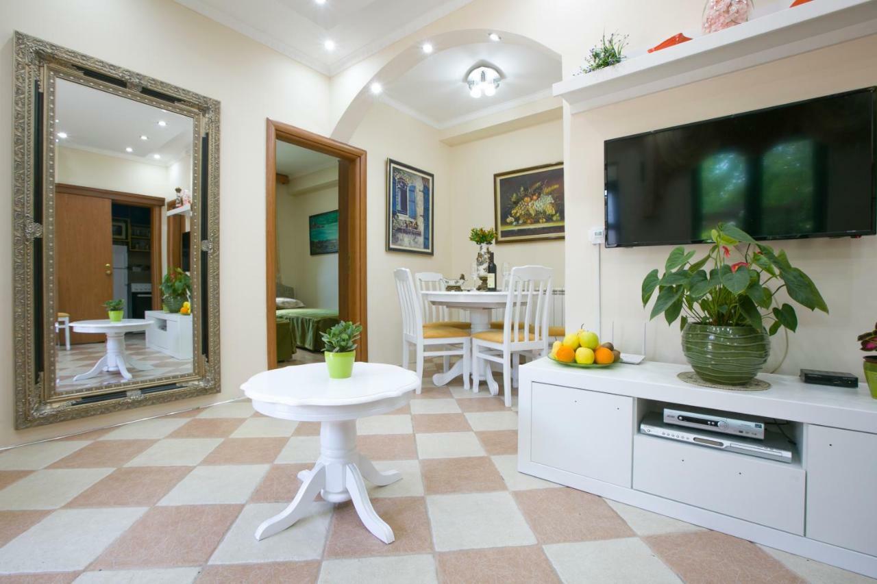 Apartments Holiday Lux Sutomore Exterior photo