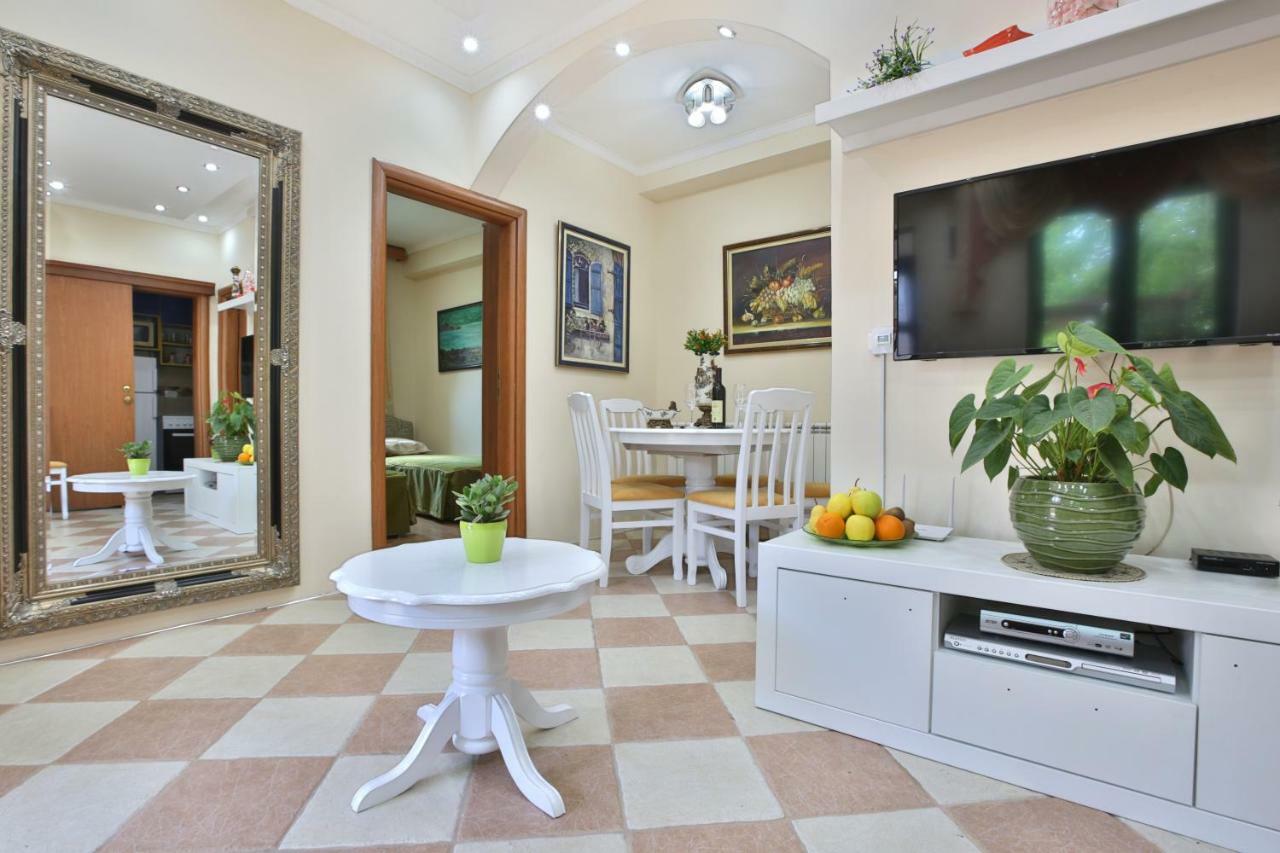 Apartments Holiday Lux Sutomore Exterior photo