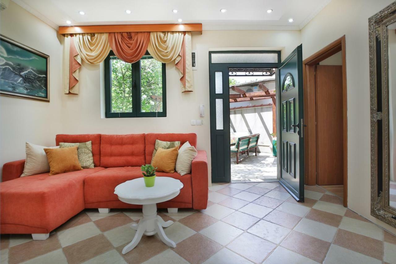 Apartments Holiday Lux Sutomore Exterior photo